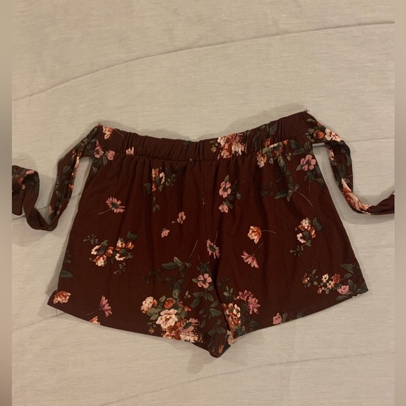 Cute soft high waisted shorts w/front tie, size M - Picture 4 of 4